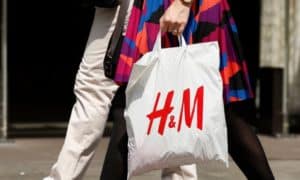 Customer with H&M bag.